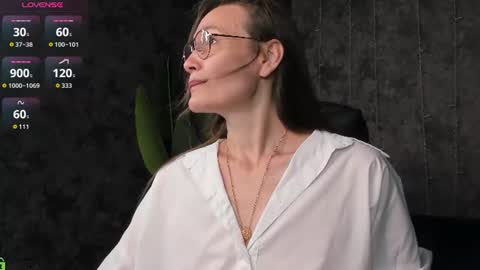 lillian_white1 online show from 07/07/26, 01:08