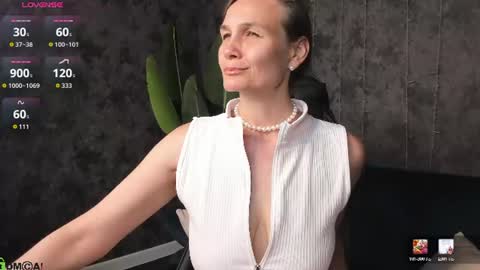 lillian_white1 online show from 07/07/26, 06:47