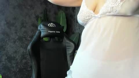 lillian_white1 online show from 07/13/26, 12:57