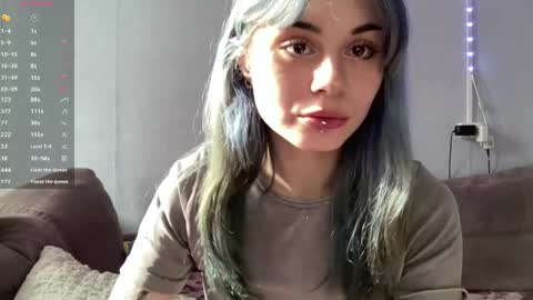 Amelia online show from 04/25/26, 12:30