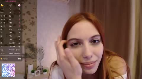 Snapshot of lilliaqueen chatting on 10/16/25, 02:40 Lilliana 3 online show from 10/16/25, 02:40