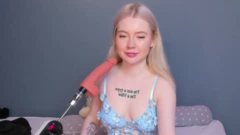 lillie_berry online show from 04/22/26, 04:59