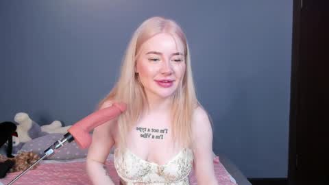 lillie_berry online show from 04/25/26, 04:48