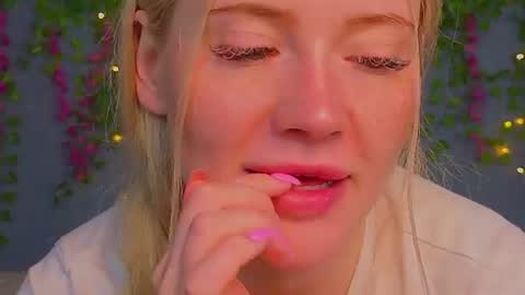 lillie_berry online show from 07/16/26, 05:35