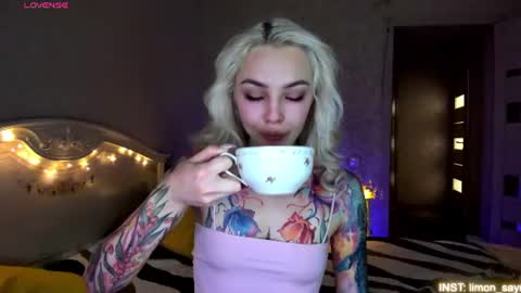 Snapshot of lillimooore chatting on 07/01/26, 11:04 LilliMoore online show from 07/01/26, 11:04