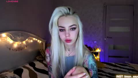 Snapshot of lillimooore chatting on 07/15/26, 11:43 LilliMoore online show from 07/15/26, 11:43