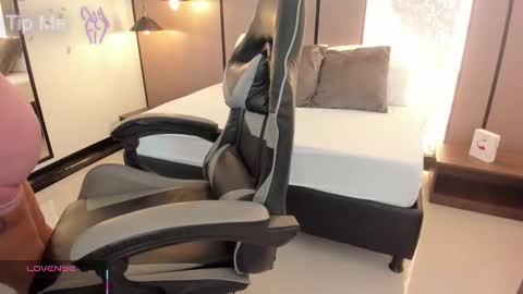 L I L L Y online show from 09/26/25, 12:20