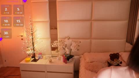 Lilly Colins online show from 03/08/26, 07:50