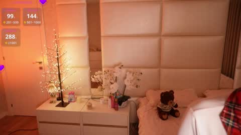 Lilly Colins online show from 03/09/26, 07:40