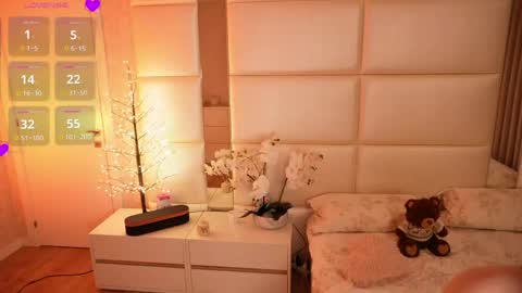 Lilly Colins online show from 04/09/26, 06:35