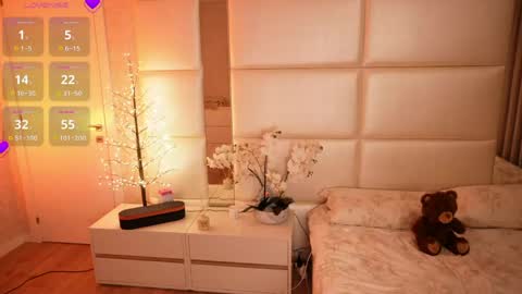 Lilly Colins online show from 04/12/26, 07:08