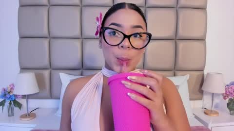Snapshot of lilly_williamss chatting on 04/26/26, 03:04 Lilly online show from 04/26/26, 03:04