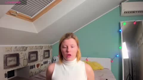 Lilly Depp online show from 12/20/24, 12:52