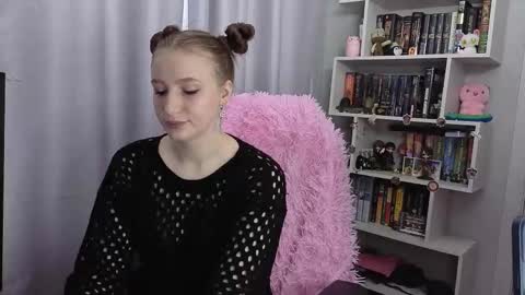 LillyFan X online show from 10/13/25, 04:56