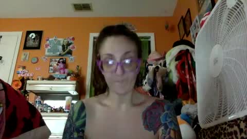 hi guys im back on here 3 online show from 09/10/25, 09:59