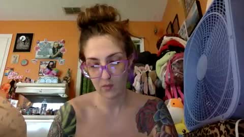 hi guys im back on here 3 online show from 05/21/26, 06:48