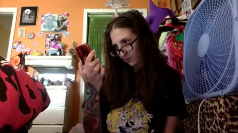 hi guys im back on here 3 online show from 06/07/26, 07:06