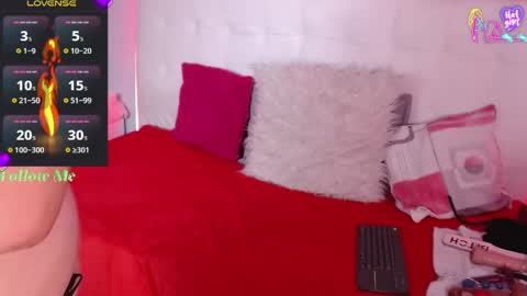 Snapshot of lillytitsxxx chatting on 05/02/26, 01:05 Lilly online show from 05/02/26, 01:05