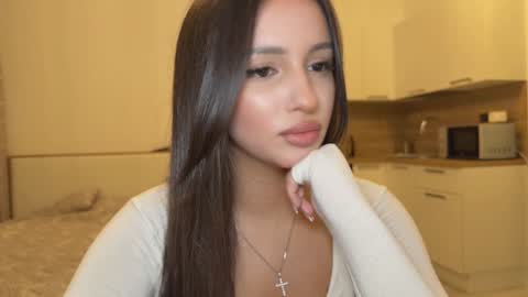 Mia online show from 08/07/26, 06:54
