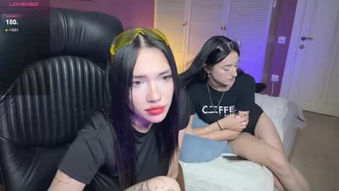 Snapshot of lilo_meow chatting on 11/27/25, 03:03 Kris Lilo online show from 11/27/25, 03:03