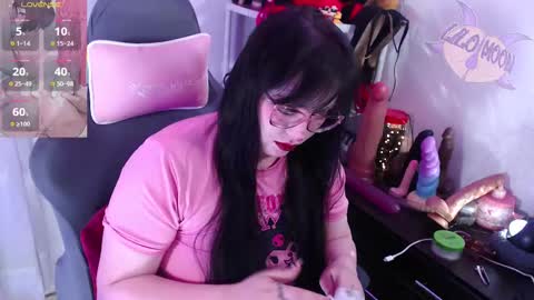 Snapshot of lilomoon69 chatting on 10/20/25, 11:54 Lilo online show from 10/20/25, 11:54