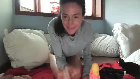 Snapshot of lilrosiedoll chatting on 11/17/25, 05:30 Lilrosiedoll online show from 11/17/25, 05:30