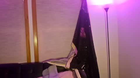 Snapshot of lilsirenluna chatting on 05/04/26, 03:46 Luna online show from 05/04/26, 03:46