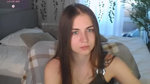 Snapshot of lilu__moon chatting on 06/05/26, 05:47 lilu__moon online show from 06/05/26, 05:47
