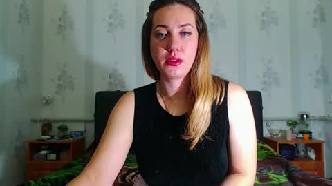 Snapshot of lilu_cute25 chatting on 03/19/26, 10:36 lilu_cute25 online show from 03/19/26, 10:36