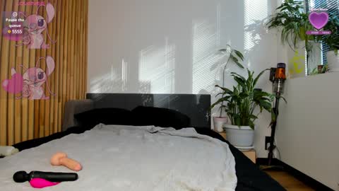 Snapshot of lily__love chatting on 01/10/25, 08:18 LILY online show from 01/10/25, 08:18