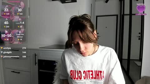 Snapshot of lily__love chatting on 01/23/25, 07:54 LILY online show from 01/23/25, 07:54