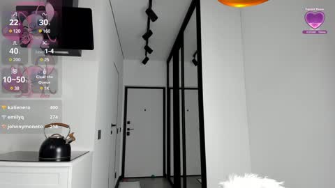 Snapshot of lily__love chatting on 01/24/25, 04:49 LILY online show from 01/24/25, 04:49