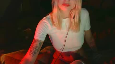 Snapshot of lily_angel777 chatting on 01/14/26, 08:25 lily_angel777 online show from 01/14/26, 08:25