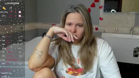 Snapshot of lily_bel chatting on 02/24/26, 08:01 Lily online show from 02/24/26, 08:01