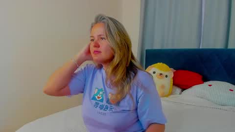 Snapshot of lily_bel chatting on 06/04/26, 01:22 Lily online show from 06/04/26, 01:22
