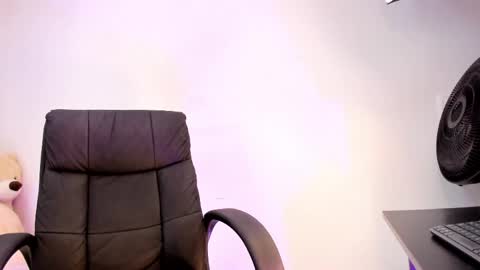 lily_cash1 online show from 04/08/26, 05:46