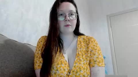 Lily Chays online show from 10/15/25, 05:24