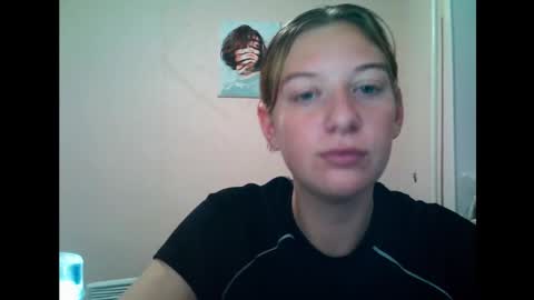 Snapshot of lily_ember chatting on 09/21/25, 07:37 lily_ember online show from 09/21/25, 07:37