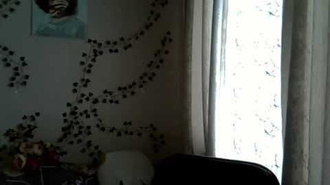 Snapshot of lily_ember chatting on 10/14/25, 10:05 lily_ember online show from 10/14/25, 10:05