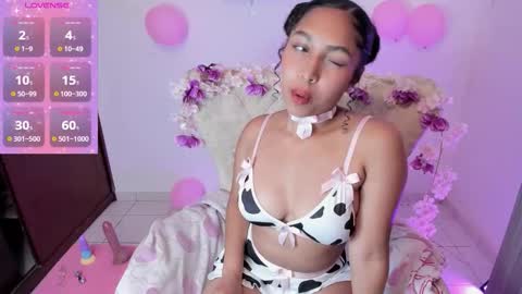 lily_honey_eyes online show from 10/22/25, 09:47