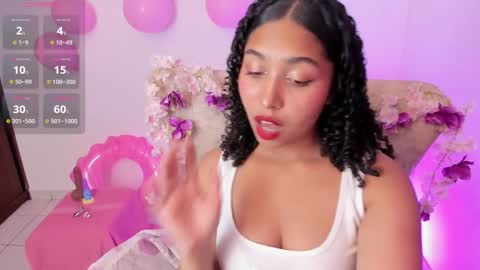 lily_honey_eyes online show from 12/03/25, 10:08