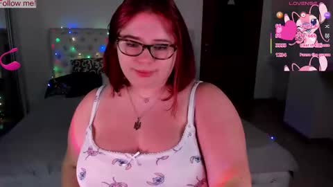 Snapshot of lily_lu_one chatting on 09/26/25, 10:47 Elina  online show from 09/26/25, 10:47