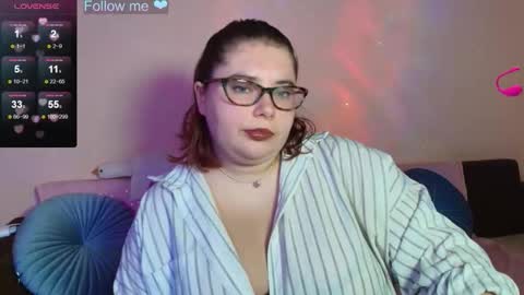 Snapshot of lily_lu_one chatting on 10/09/25, 09:57 Elina  online show from 10/09/25, 09:57