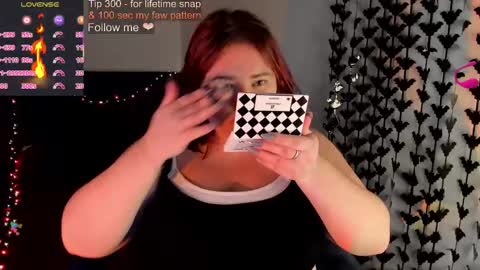 Snapshot of lily_lu_one chatting on 10/12/25, 10:20 Elina  online show from 10/12/25, 10:20