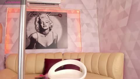 Snapshot of lily_lv chatting on 12/21/24, 01:10 Lily online show from 12/21/24, 01:10