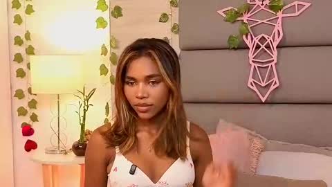 Snapshot of lily_miiller chatting on 10/05/25, 07:45 Lily Miiller online show from 10/05/25, 07:45