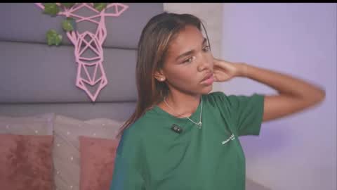 Snapshot of lily_miiller chatting on 11/17/25, 08:58 Lily Miiller online show from 11/17/25, 08:58