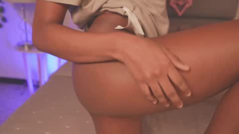 Snapshot of lily_miiller chatting on 11/26/25, 08:43 Lily Miiller online show from 11/26/25, 08:43