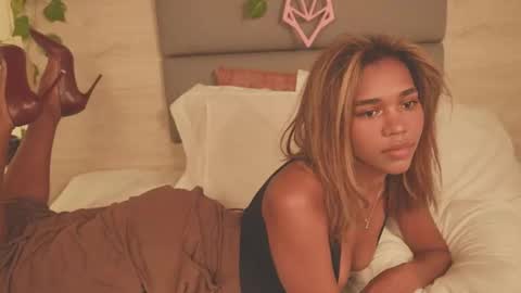 Snapshot of lily_miiller chatting on 12/20/25, 09:33 Lily Miiller online show from 12/20/25, 09:33