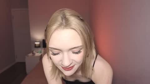 Snapshot of lily_moony chatting on 03/03/26, 12:06 Lily online show from 03/03/26, 12:06